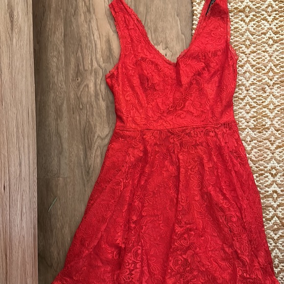 Red lace A-line dress - Picture 2 of 2